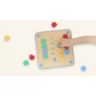 Interaktivni robot Cubetto Interaktivni robot Cubetto