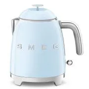 Smeg KLF05PBEU mini električni čajnik, 0,8 l / 3 skodelice, 1400 W, stil 50. let, pastelno modra barva