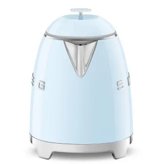 Smeg KLF05PBEU mini električni čajnik, 0,8 l / 3 skodelice, 1400 W, stil 50. let, pastelno modra barva Smeg KLF05PBEU mini električni čajnik, 0,8 l / 3 skodelice, 1400 W, stil 50. let, pastelno modra barva
