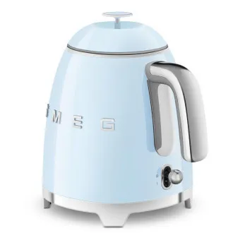 Smeg KLF05PBEU mini električni čajnik, 0,8 l / 3 skodelice, 1400 W, stil 50. let, pastelno modra barva Smeg KLF05PBEU mini električni čajnik, 0,8 l / 3 skodelice, 1400 W, stil 50. let, pastelno modra barva