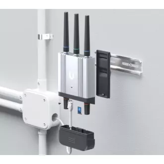 UBNT UMR - Industrijski mobilni usmerjevalnik