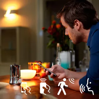 PHILIPS Hue White Ambiance, 2x žarnica 4, 2W GU10 PHILIPS Hue White Ambiance, 2x žarnica 4, 2W GU10