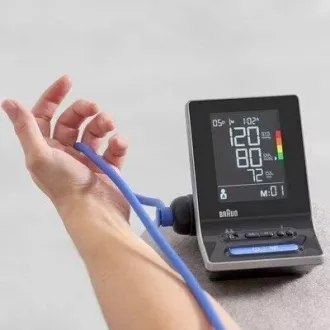 Braun ExactFit 5 CONNECT BUA6350 ročni merilnik krvnega tlaka, zaznavanje aritmije, LCD zaslon, Bluetooth
