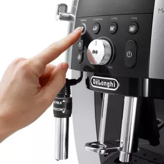 DeLonghi Magnifica S Smart ECAM 250.23.SB avtomatski aparat za kavo, 1450 W, 15 barov, vgrajen mlinček, srebrn