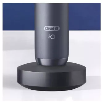 Oral-B iO7 Black Onyx električna zobna ščetka, magnetna, 5 načinov, časovnik, senzor pritiska, etui, črna Oral-B iO7 Black Onyx električna zobna ščetka, magnetna, 5 načinov, časovnik, senzor pritiska, etui, črna