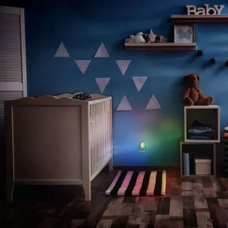 Solight RGB LED nočna lučka s senzorjem svetlobe, možnost izbire barve svetlobe, 230 V Solight RGB LED nočna lučka s senzorjem svetlobe, možnost izbire barve svetlobe, 230 V