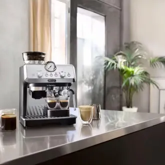 DeLonghi La Specialista Arte vzvodni aparat za kavo, 1400 W, vgrajen mlinček, parna šoba MyLatte DeLonghi La Specialista Arte vzvodni aparat za kavo, 1400 W, vgrajen mlinček, parna šoba MyLatte