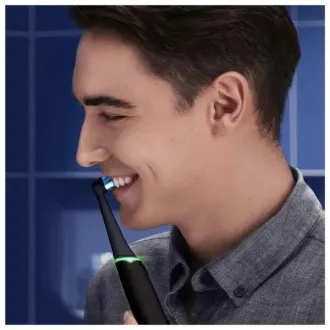 Električna zobna ščetka Oral-B iO Series 6s, časovnik, senzor pritiska, 5 programov, aplikacija Oral-B, črna Električna zobna ščetka Oral-B iO Series 6s, časovnik, senzor pritiska, 5 programov, aplikacija Oral-B, črna