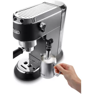 EC685.BK ESPRESSO VZVOD DE'LONGHI