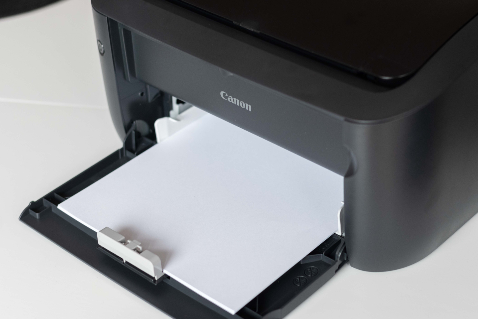 Podajalnik papirja za tiskalnik Canon i-SENSYS LBP6030B z več vstavljenimi listi